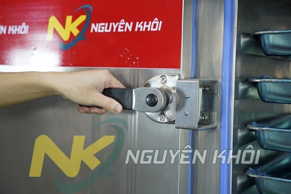 Tay cầm inox chắc chắn, có độ bền cao