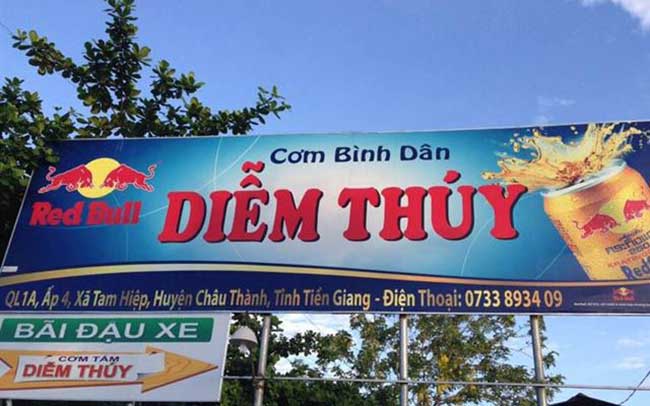 Bảng hiệu cơm bình dân Diễm Thủy