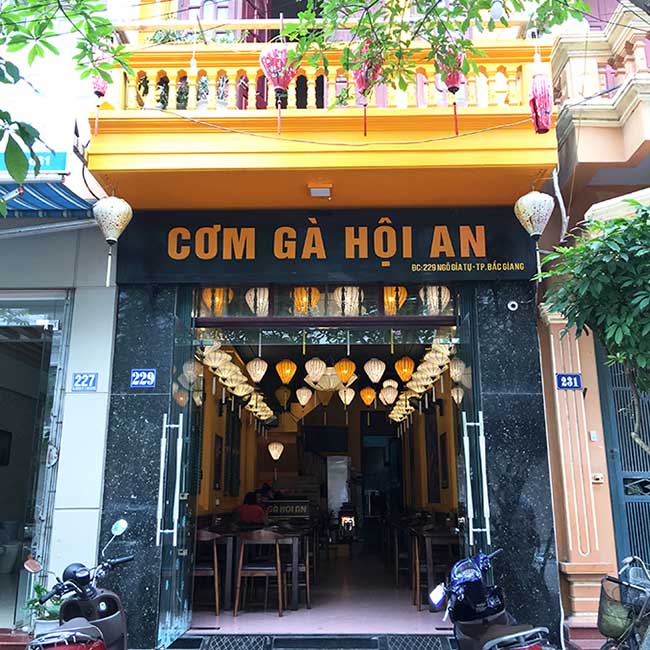 Bảng hiệu cơm gà Hội An