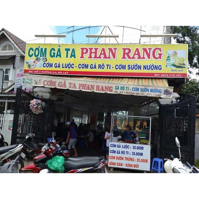 Bảng hiệu cơm gà ta Phan Rang