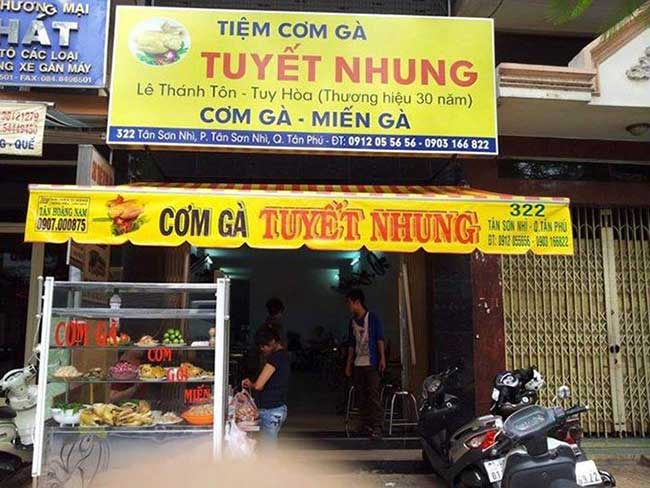 Bảng hiệu cơm gà Tuyết Nhung