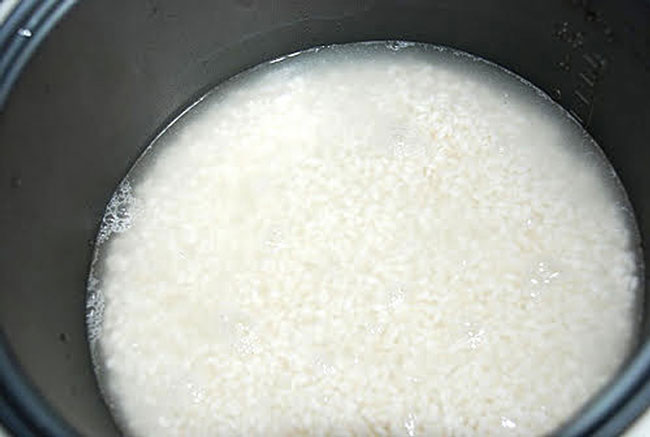 Không nên ngâm gạo trắng trước khi nấu