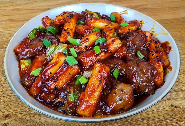 Tokbokki sốt tương đen