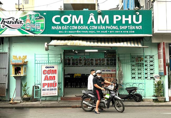 Cơm ẩm phủ 51 nguyễn thái học