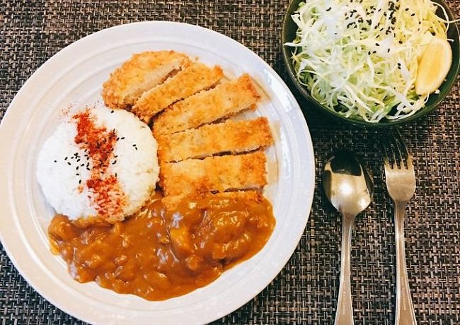 Món cơm trắng cà ri Tonkatsu Nhật Bản